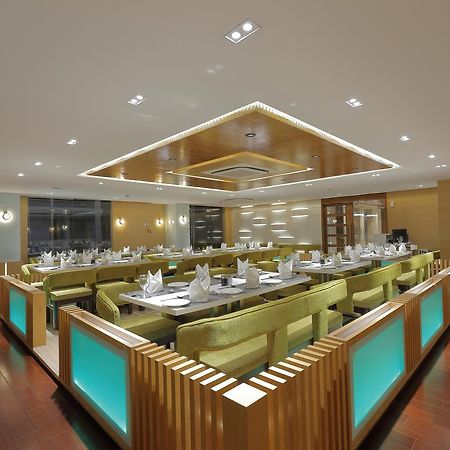 Hotel Silver Heights Ahmedabad Exterior foto