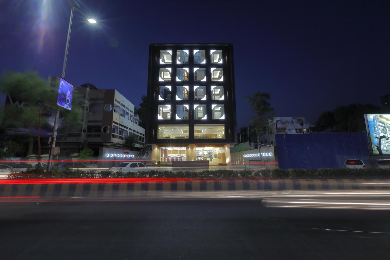 Hotel Silver Heights Ahmedabad Exterior foto