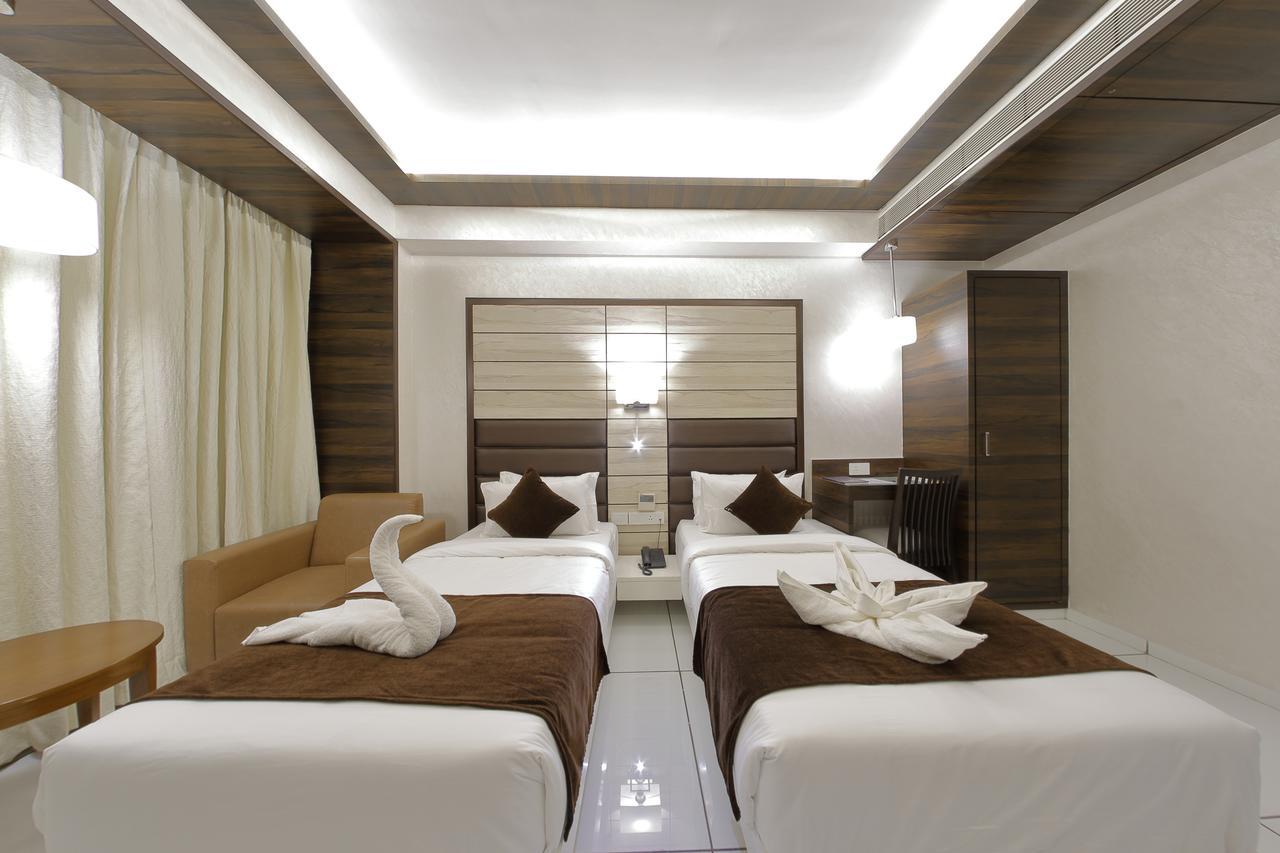 Hotel Silver Heights Ahmedabad Exterior foto